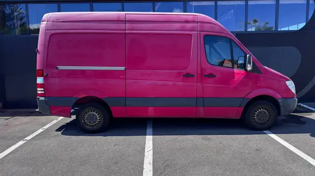 Mercedes-Benz Sprinter view 6