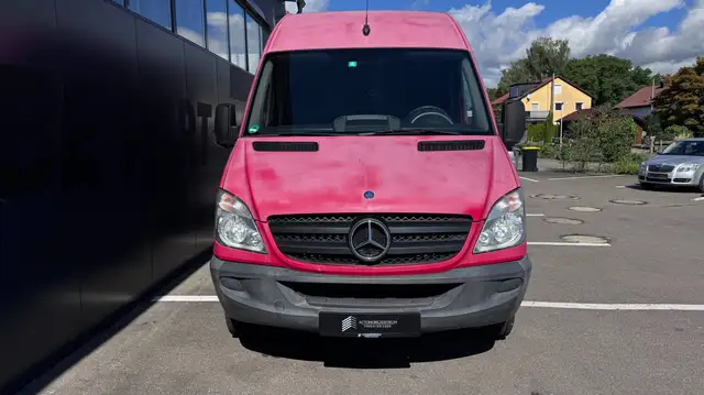 Mercedes-Benz Sprinter main image