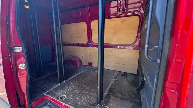 Mercedes-Benz Sprinter view 9