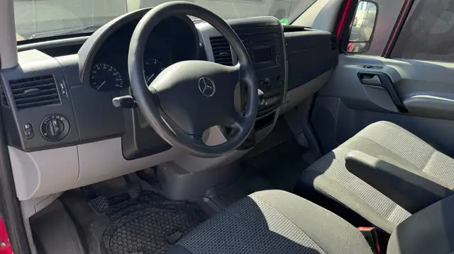 Mercedes-Benz Sprinter view 12