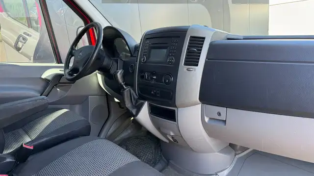 Mercedes-Benz Sprinter view 15