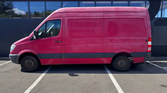 Mercedes-Benz Sprinter view 3