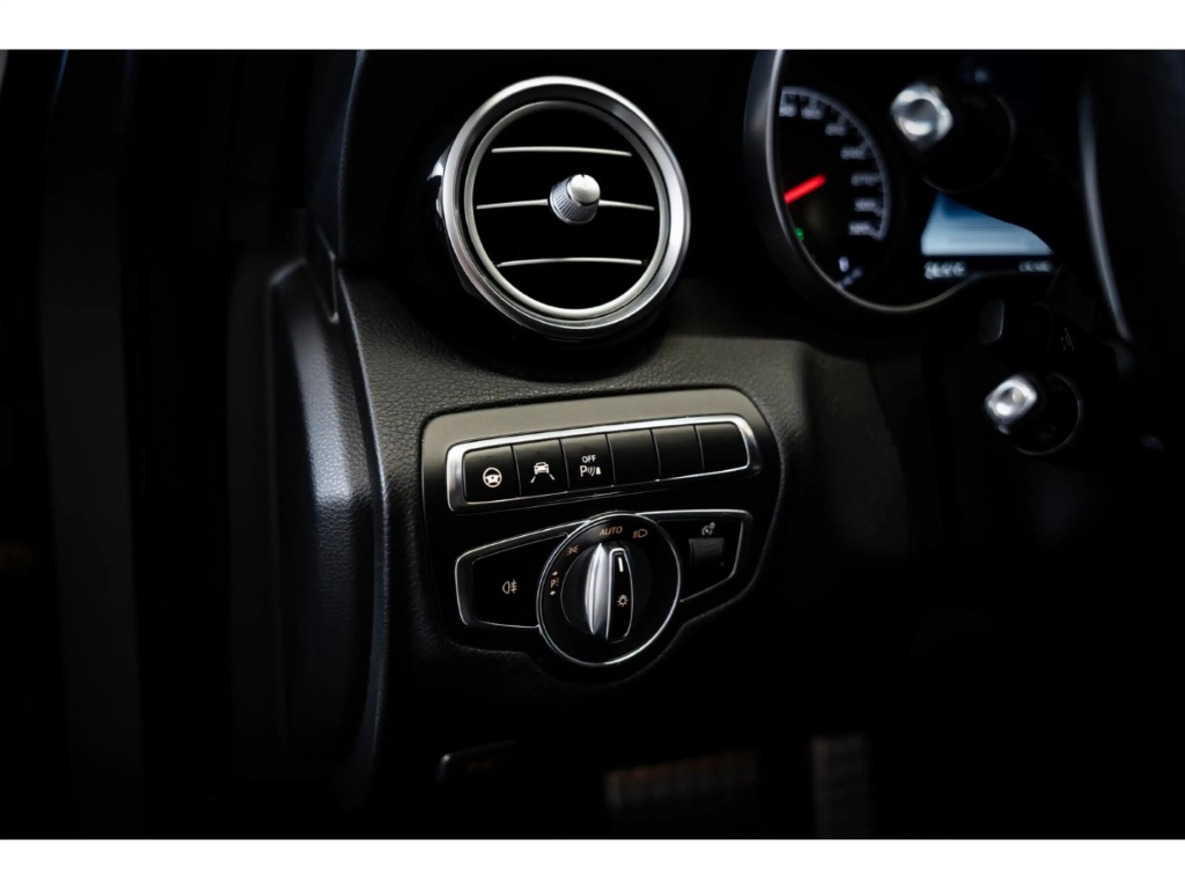 Mercedes-Benz CLS 63 AMG 4.0 Pano eAHK ACC eSitze Intelli Ligt — photo 15