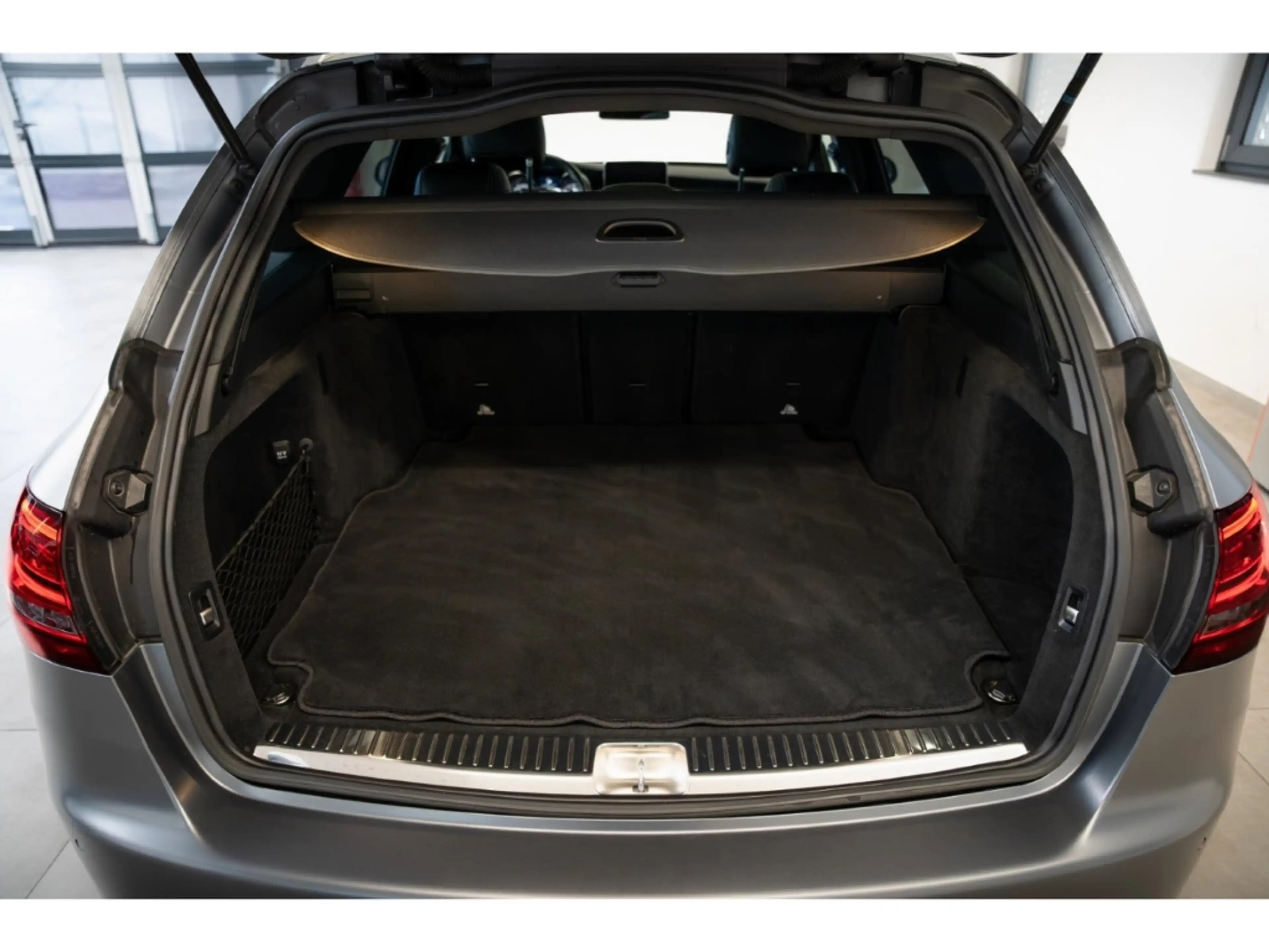 Mercedes-Benz CLS 63 AMG 4.0 Pano eAHK ACC eSitze Intelli Ligt — photo 8