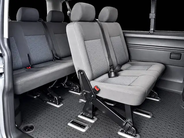 Volkswagen Caravelle view 15