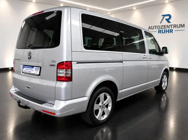 Volkswagen Caravelle view 5