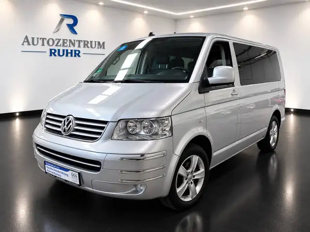 Volkswagen Caravelle view 2