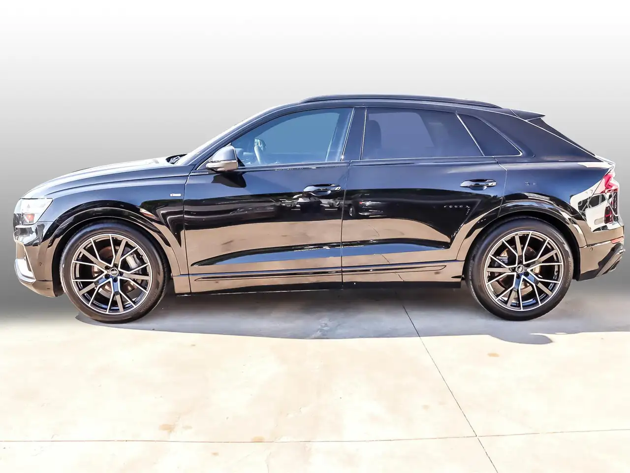 Audi Q8 снимка Audi Q8