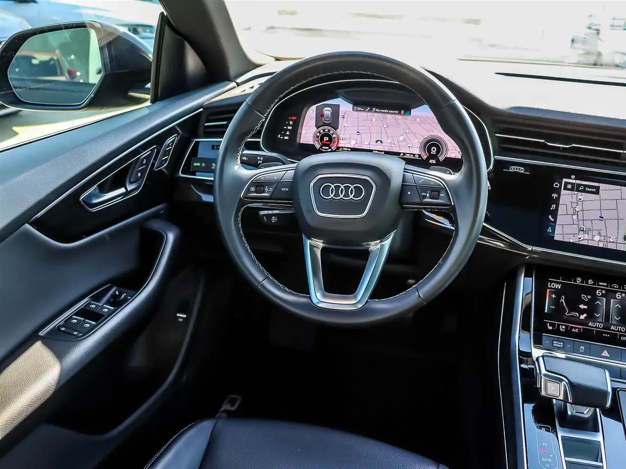 Audi Q8 снимка Audi Q8