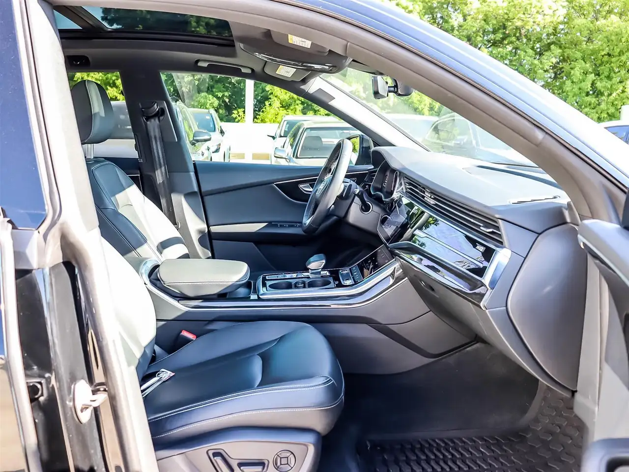 Audi Q8 снимка Audi Q8