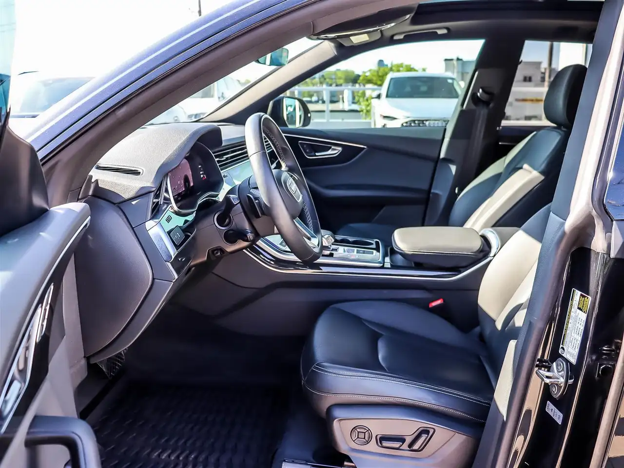 Audi Q8 снимка Audi Q8