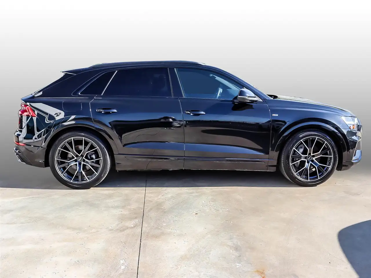 Audi Q8 снимка Audi Q8
