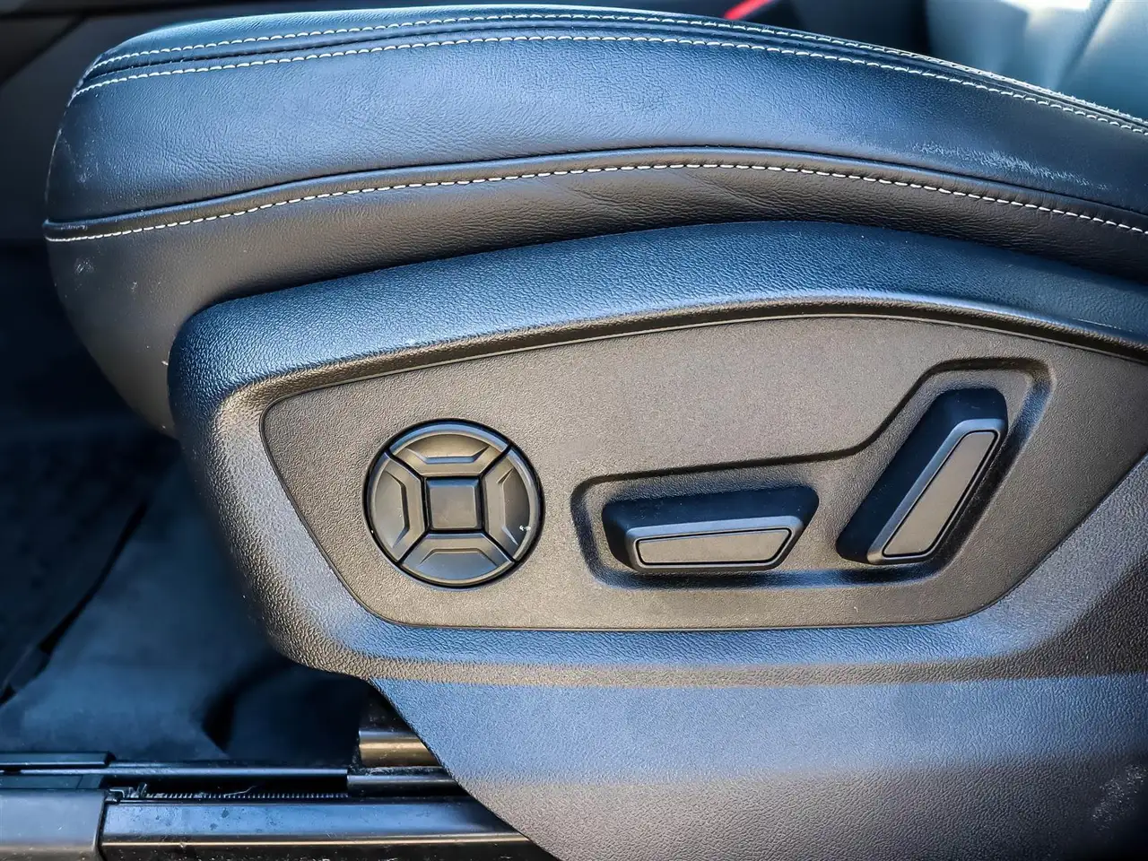 Audi Q8 снимка Audi Q8