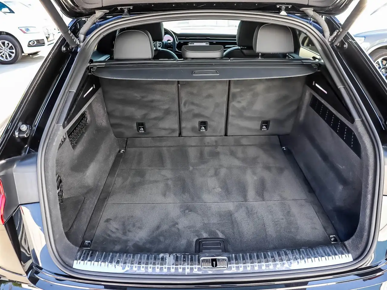 Audi Q8 снимка Audi Q8