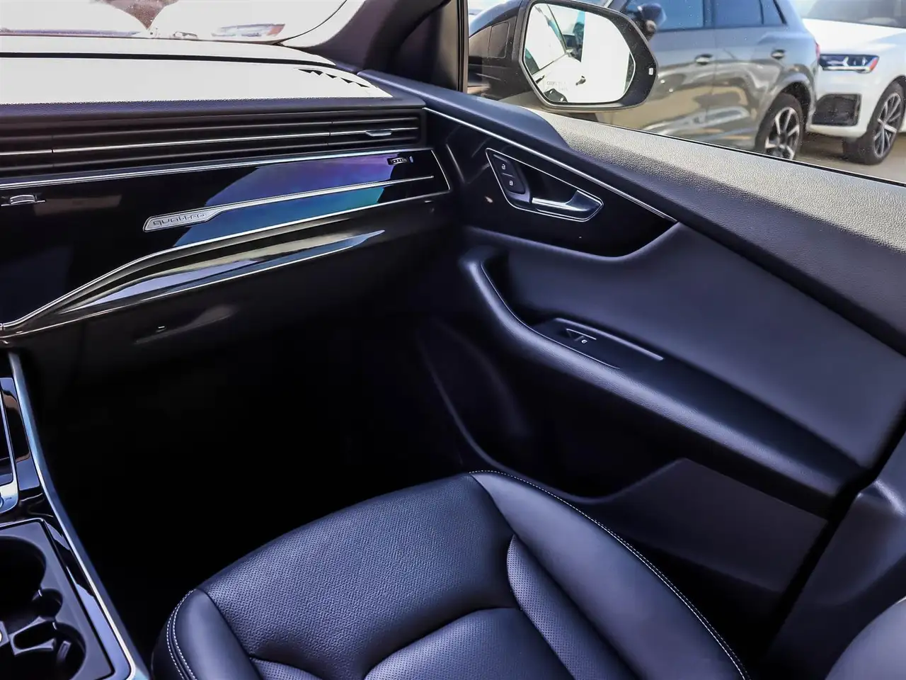 Audi Q8 снимка Audi Q8