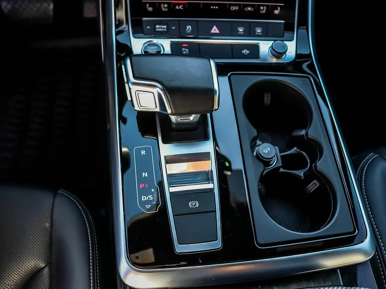 Audi Q8 снимка Audi Q8