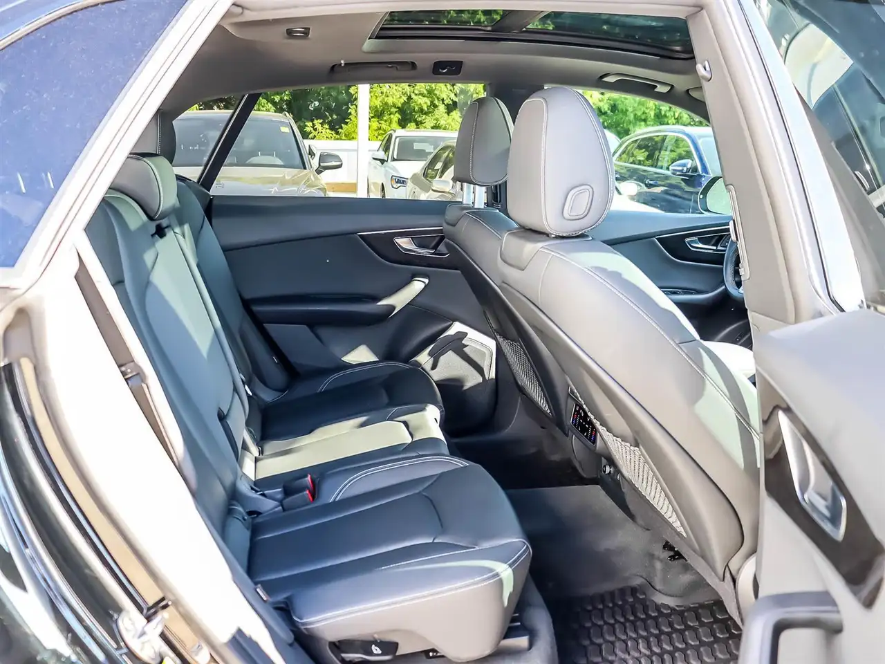 Audi Q8 снимка Audi Q8