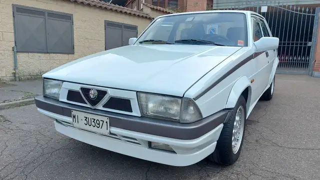 Alfa Romeo 75 2.0i T.S. ASN (Allestimento Sportivo Numerato)