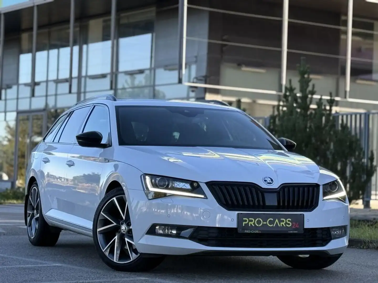 Skoda Superb // SPORT-Line // KEYLESS // GARANTIE Blanc - 1