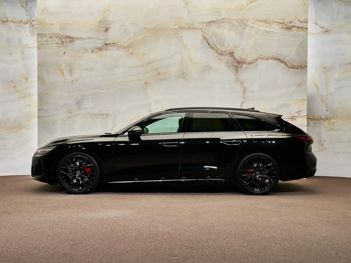 Audi A6 Avant E-Hybrid Quattro S Edition, Edition 1, pano, Schwarz - 2