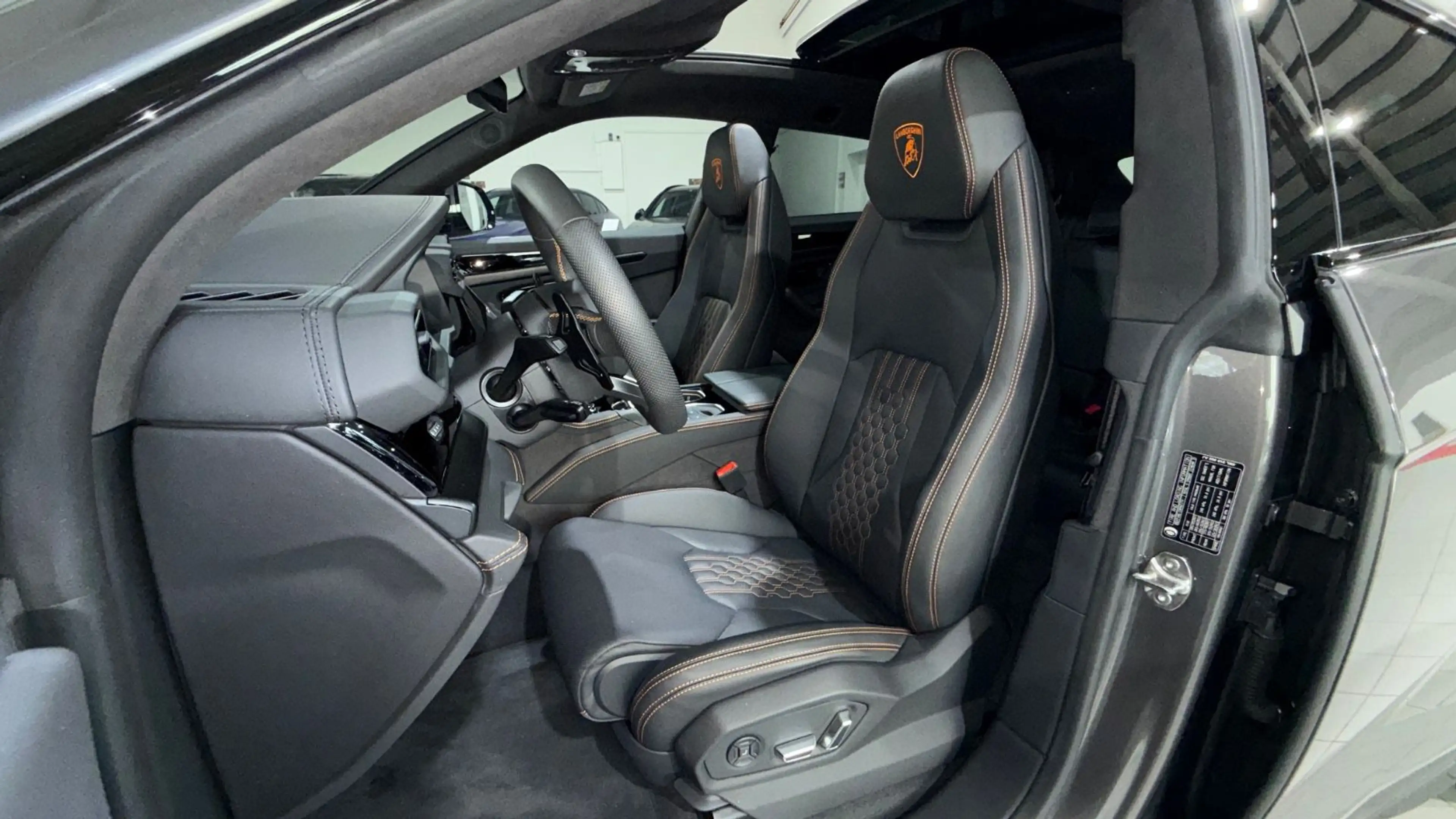 Lamborghini Urus SE 4.0 MY25 ANIMA B&O PANO HUD MASSAGE 23" — photo 12