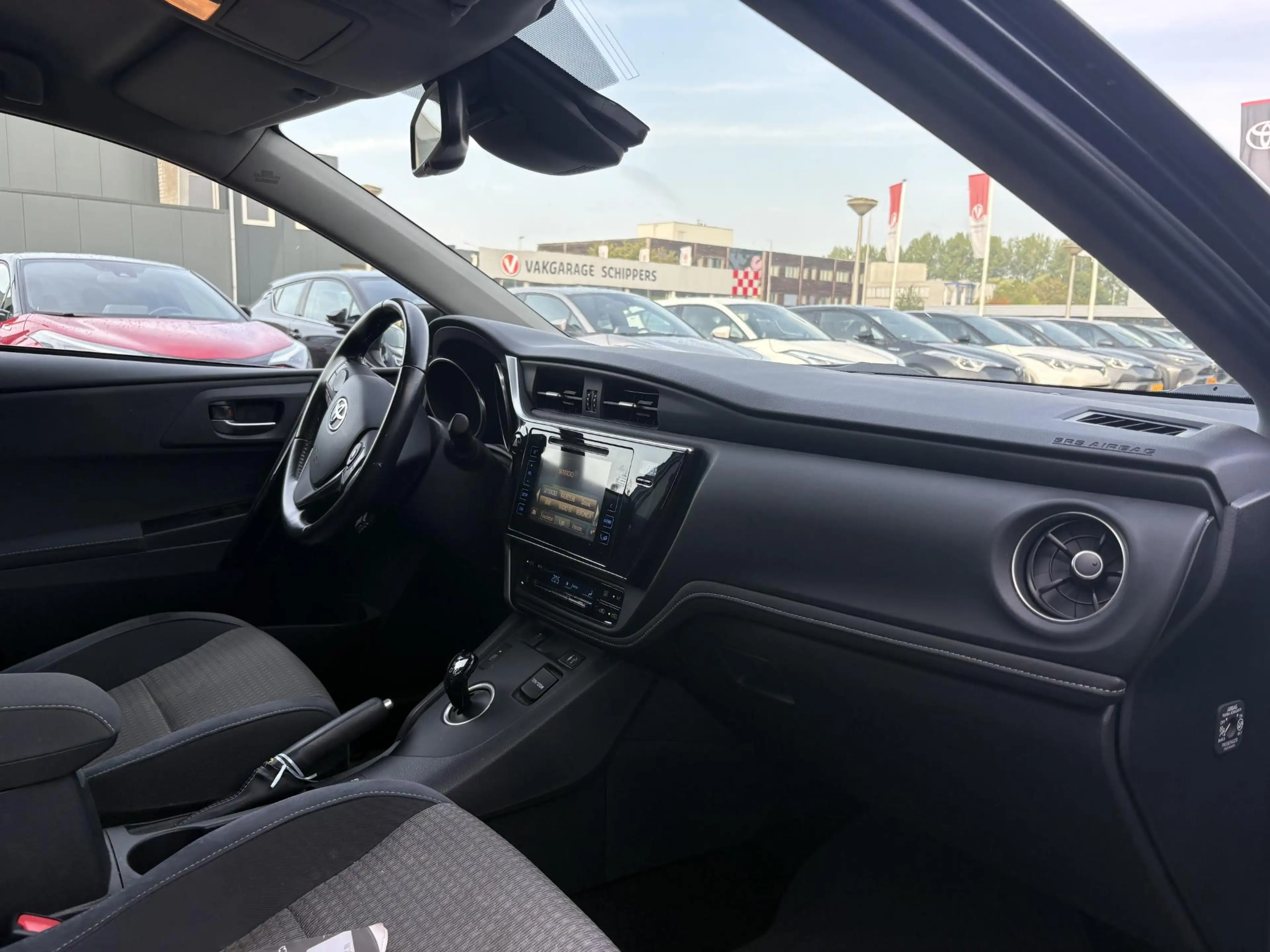 Toyota Auris 1.8 Hybrid Dynamic — photo 8