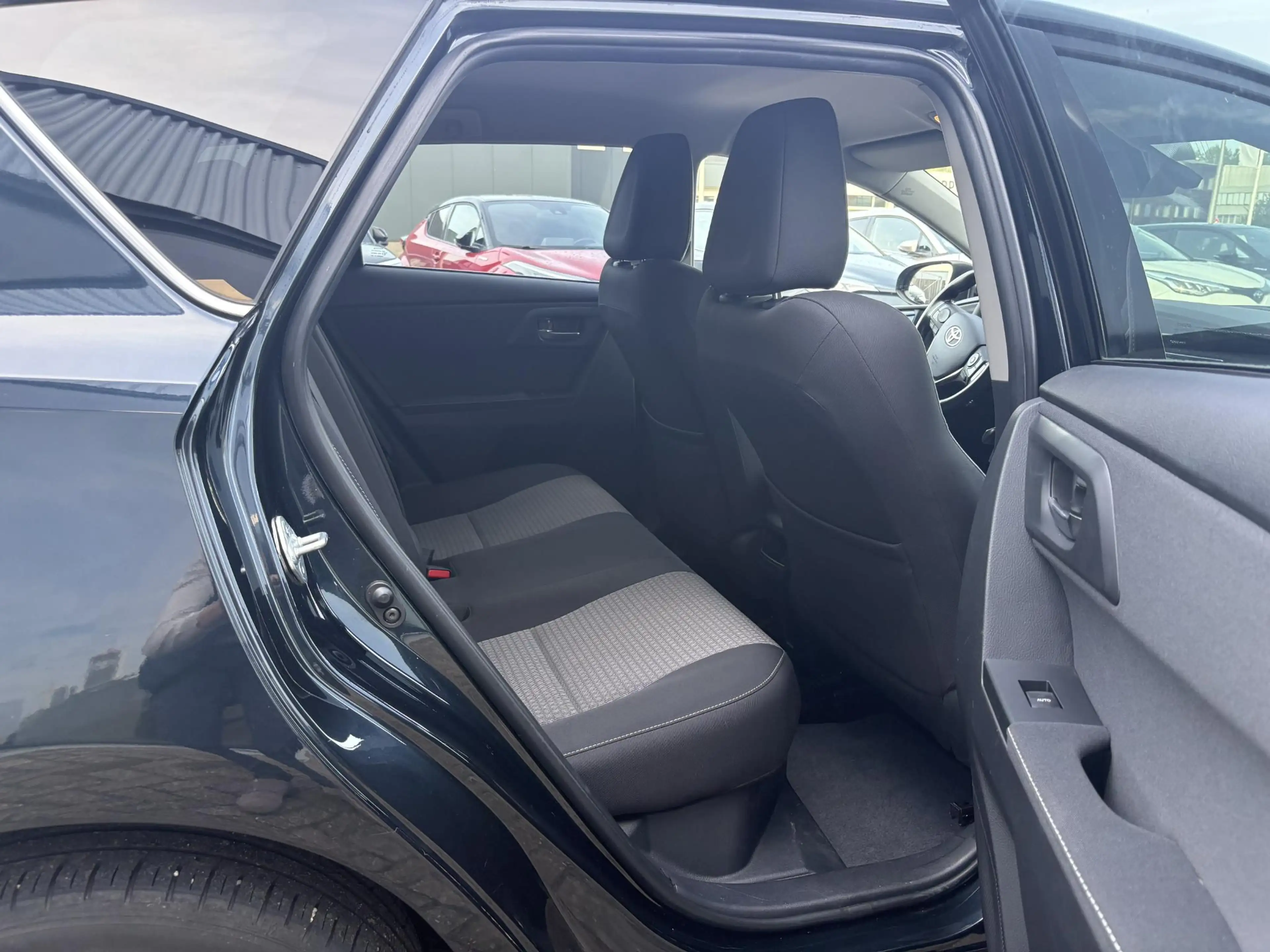 Toyota Auris 1.8 Hybrid Dynamic — photo 9