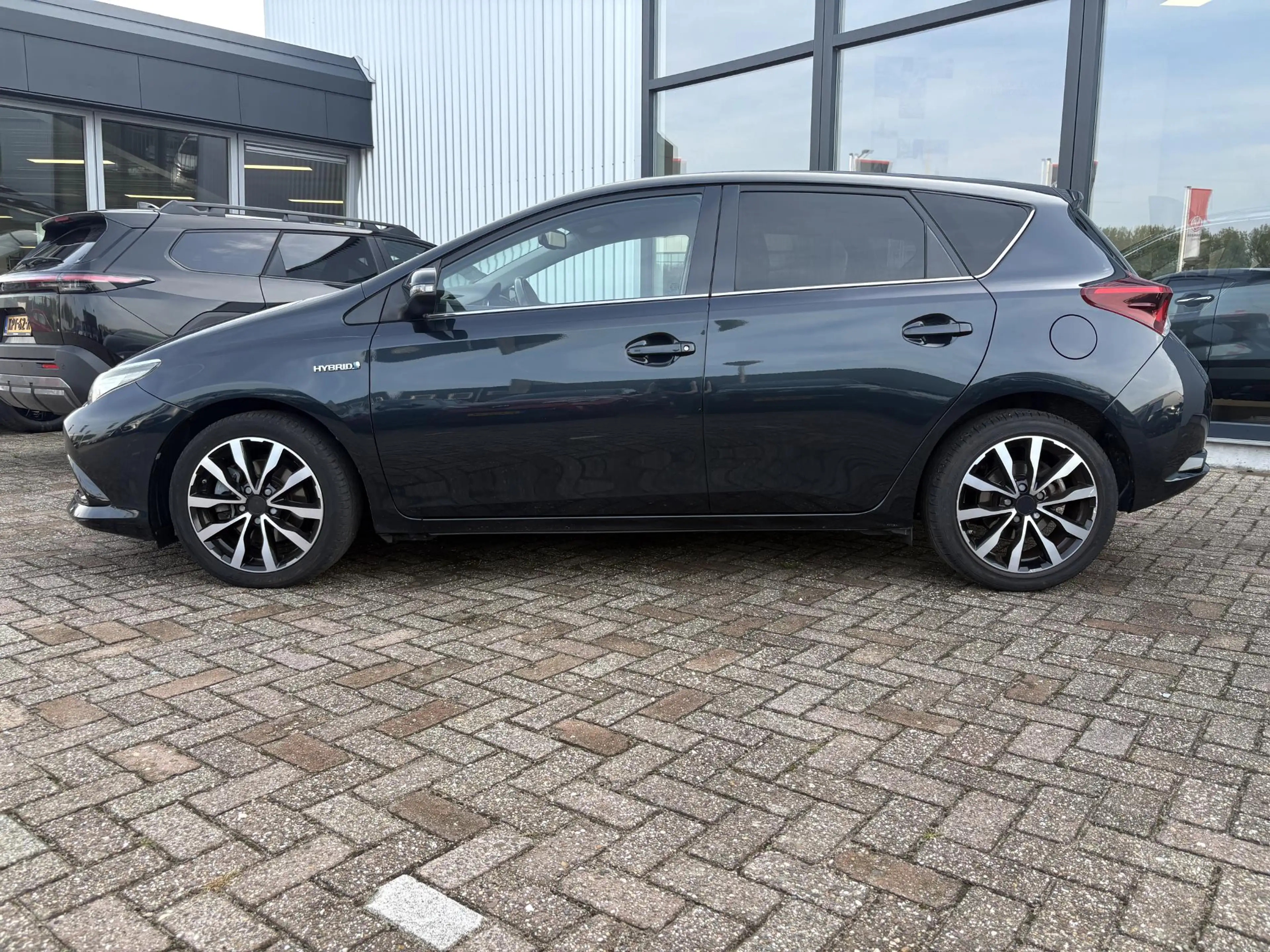 Toyota Auris 1.8 Hybrid Dynamic — photo 3