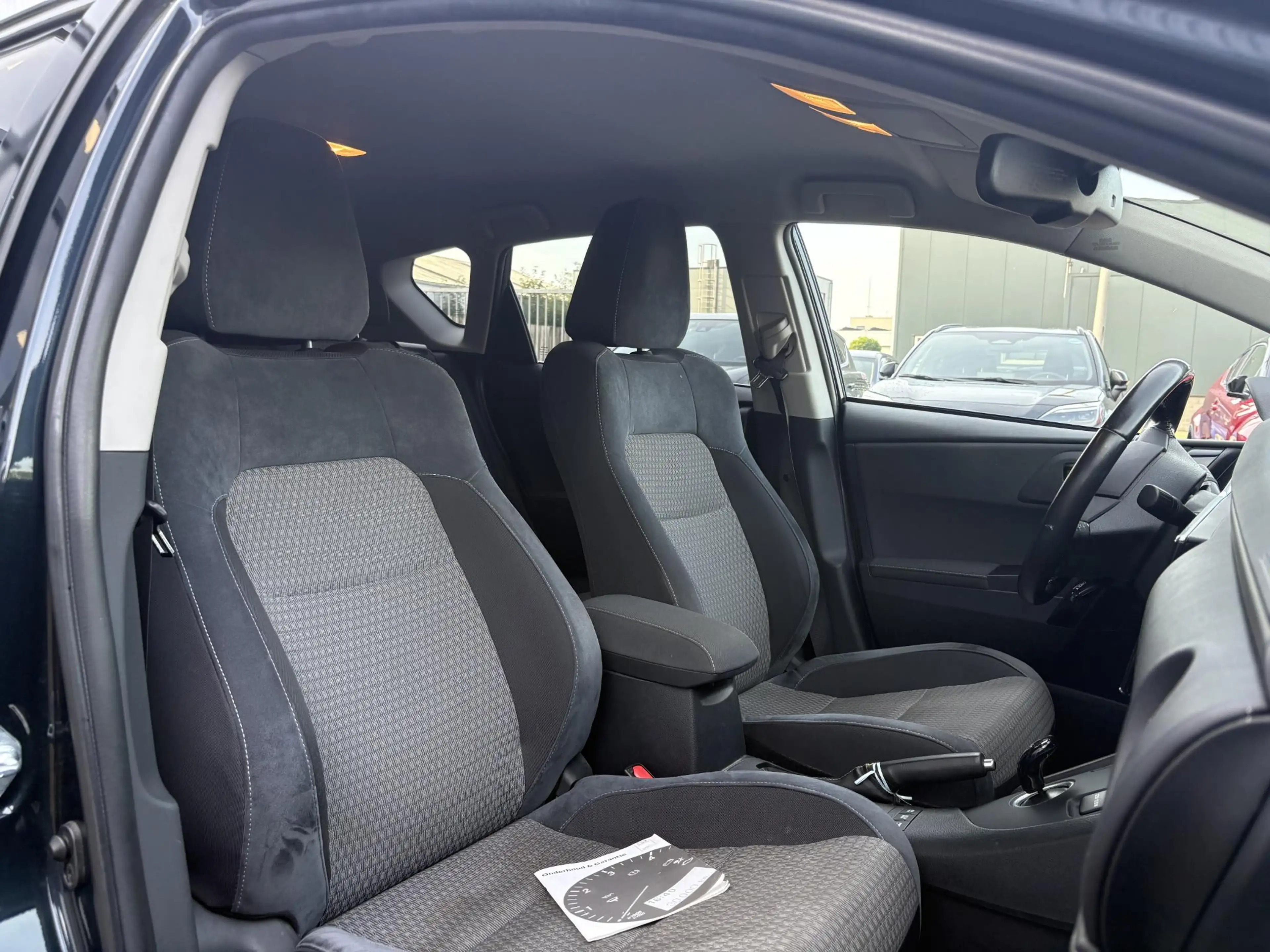 Toyota Auris 1.8 Hybrid Dynamic — photo 7