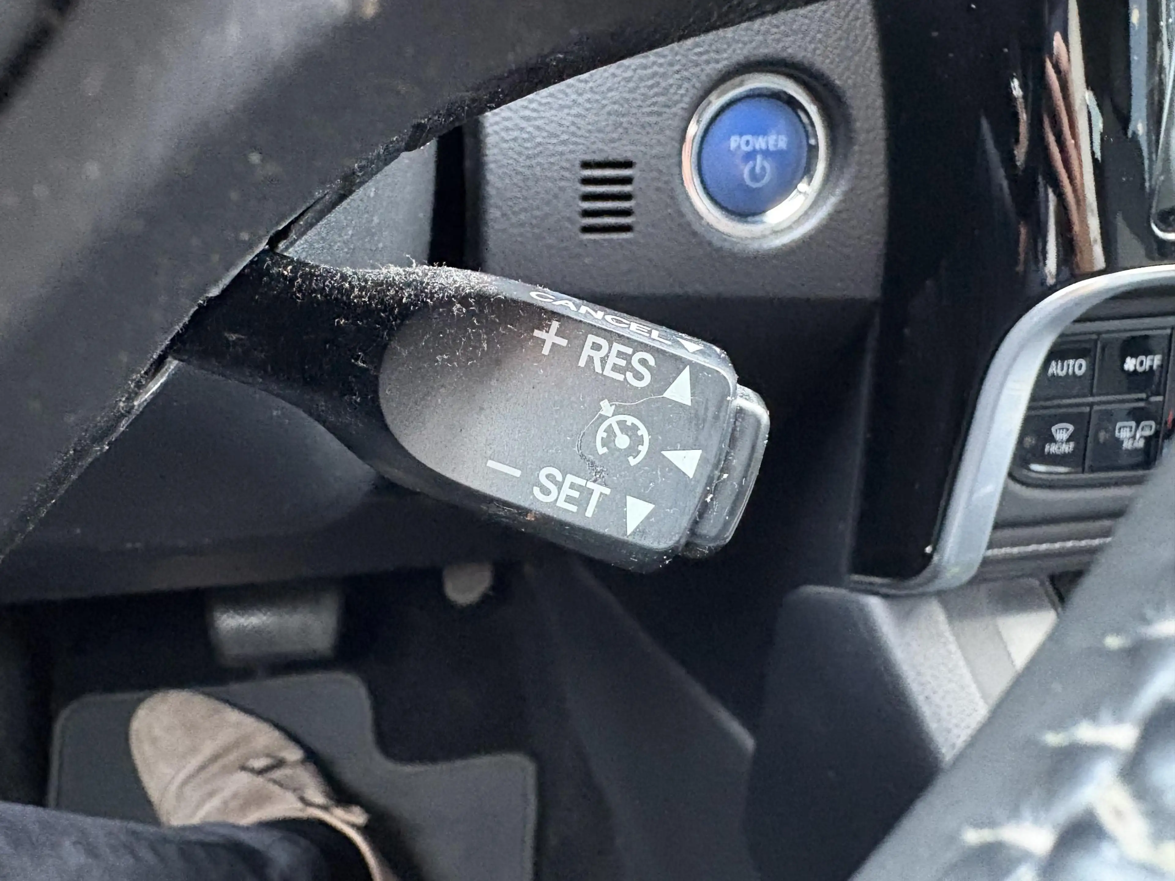 Toyota Auris 1.8 Hybrid Dynamic — photo 14
