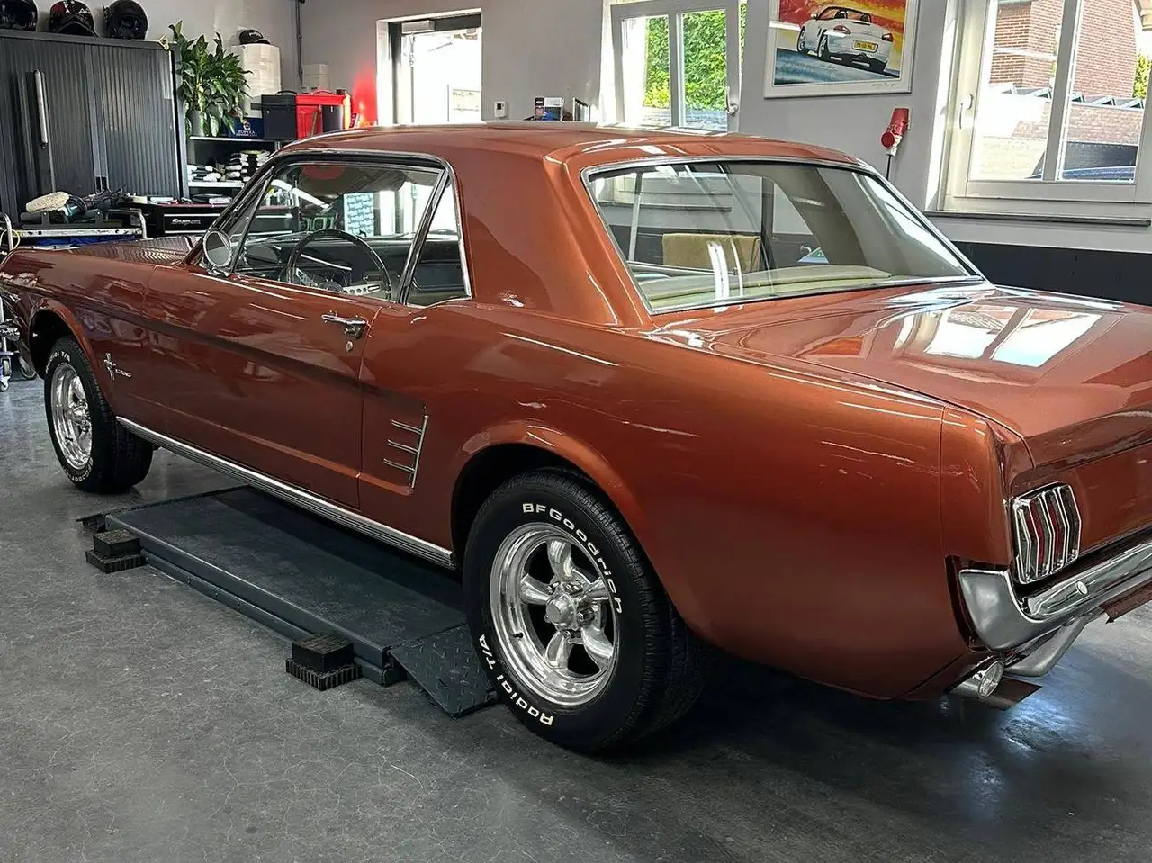 Ford Mustang Coupe, foto 5