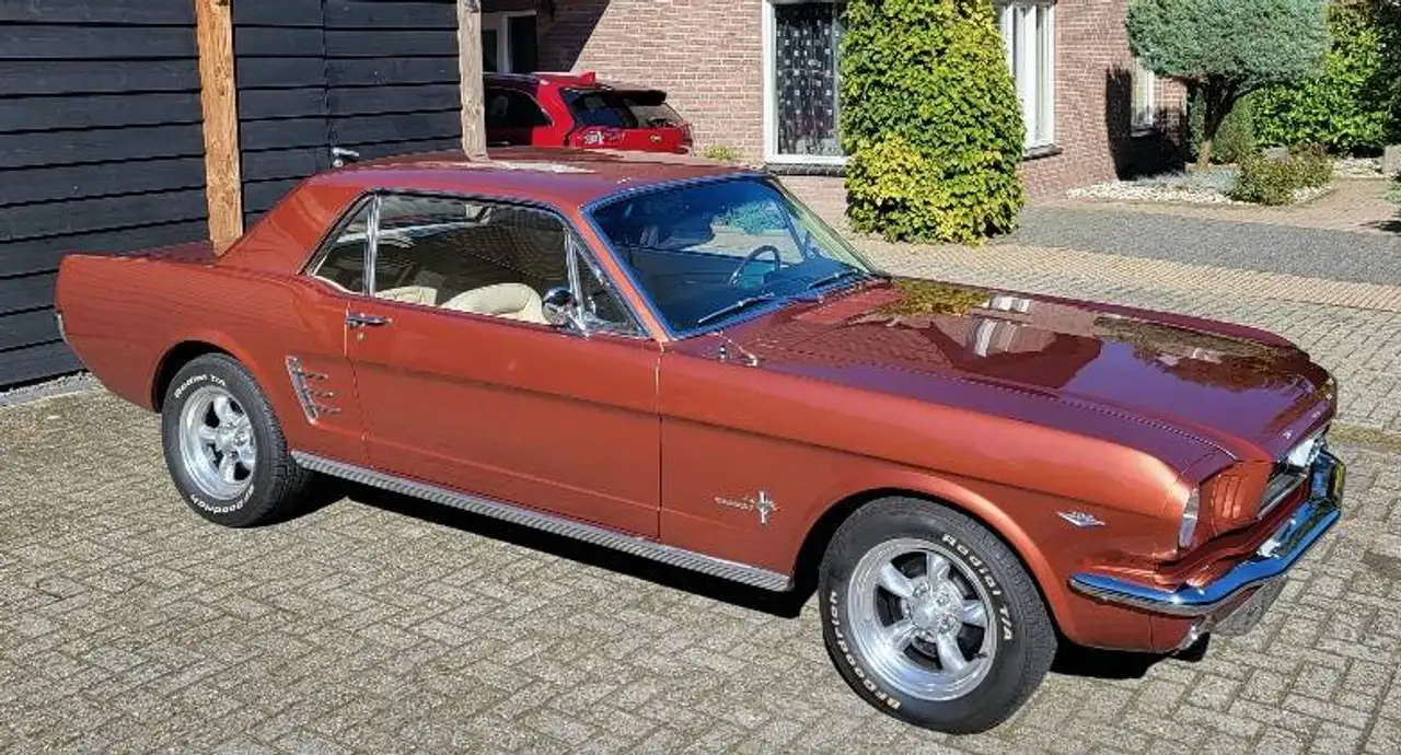 Ford Mustang Coupe, foto 2