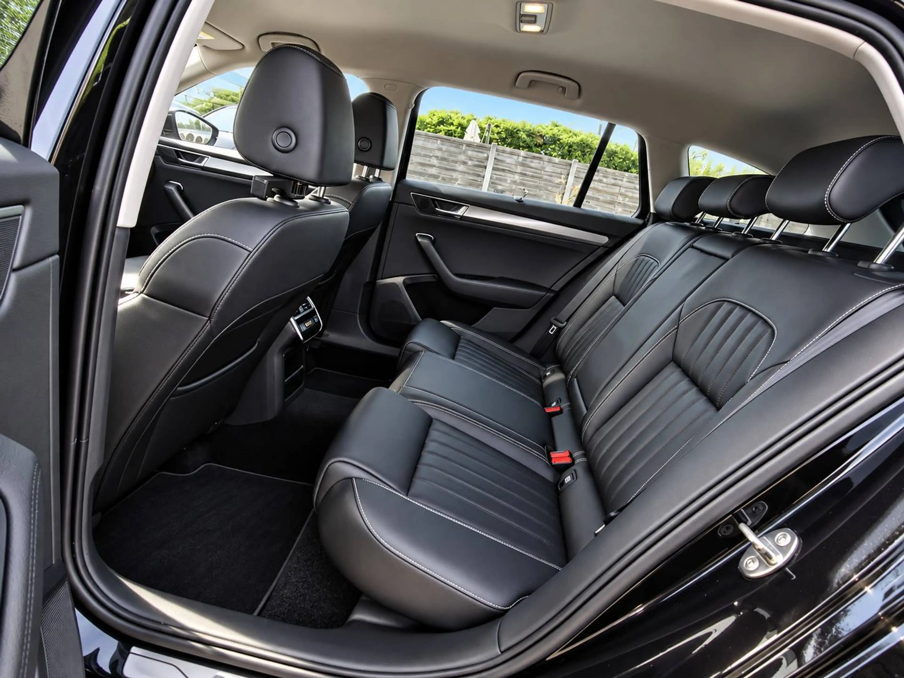 Skoda Superb COMBI iV CLEVER+ DSG 218PK | SPORT LEDER | MASSAGE | ACC | SIDE ASSIST | VIRTUAL | NAVI — photo 13