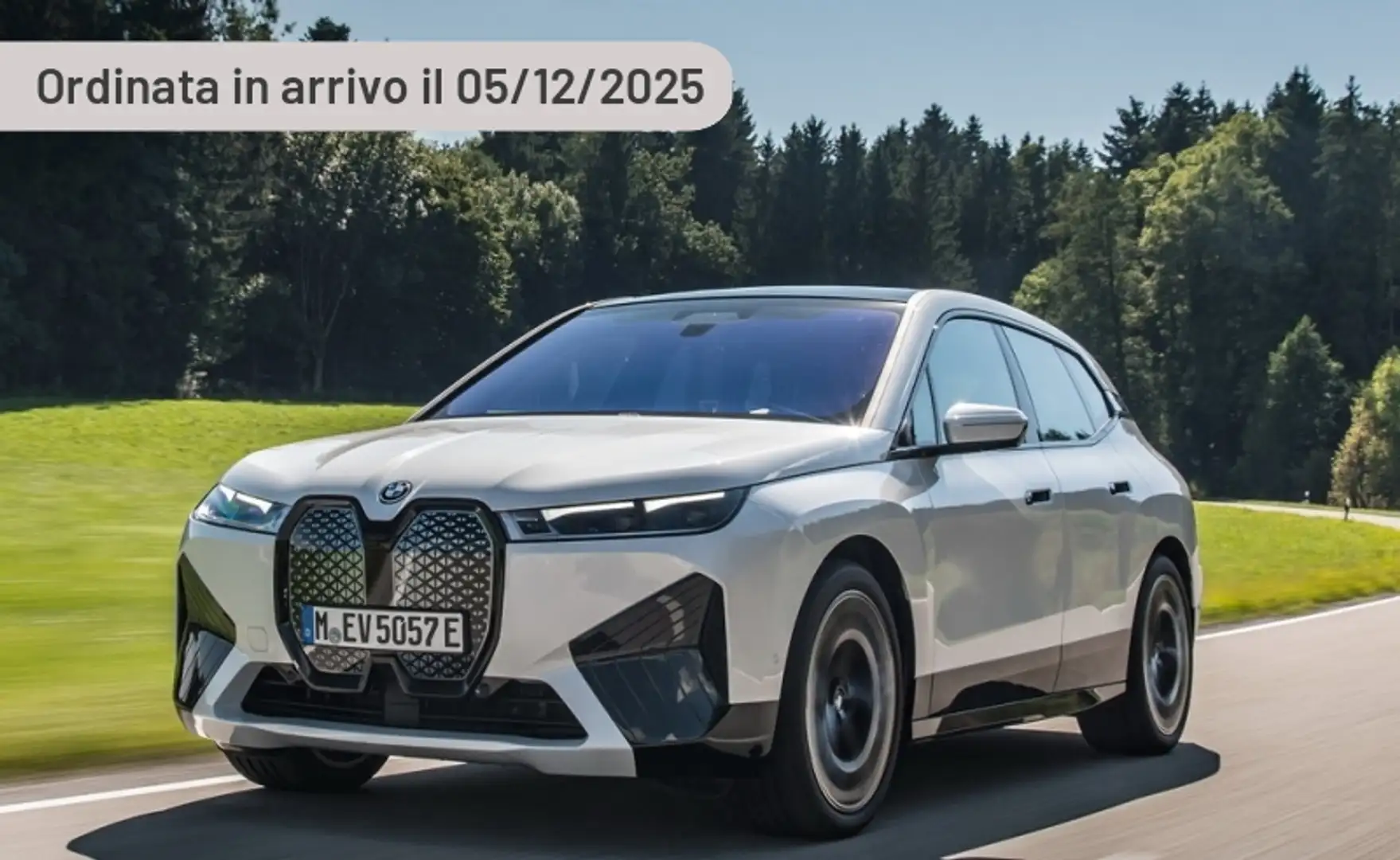 BMW iX xDrive60 Msport Pro Argento - 2