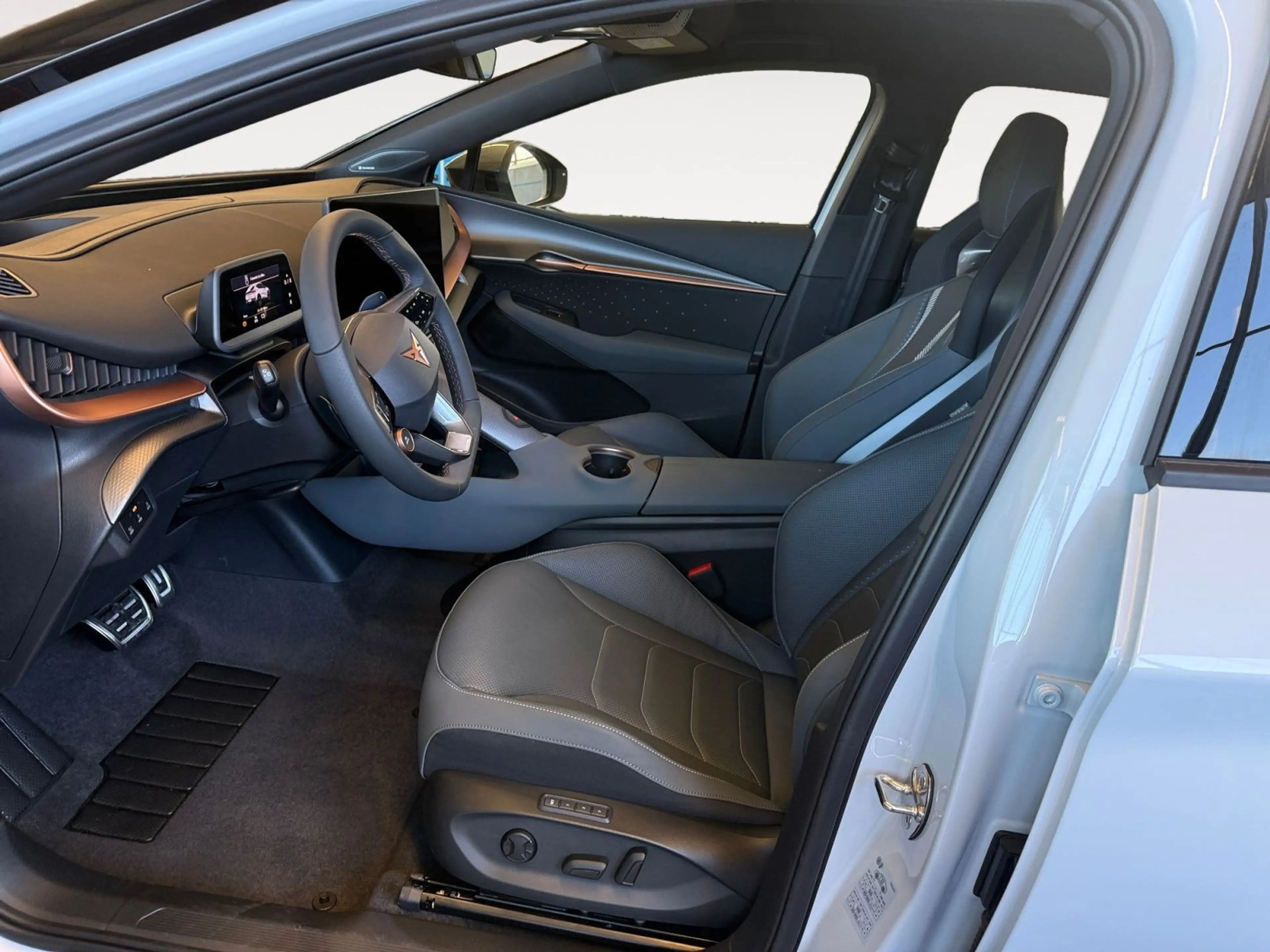CUPRA Tavascan VZ Extreme, Head Up, Sennheiser, Matrix — photo 10