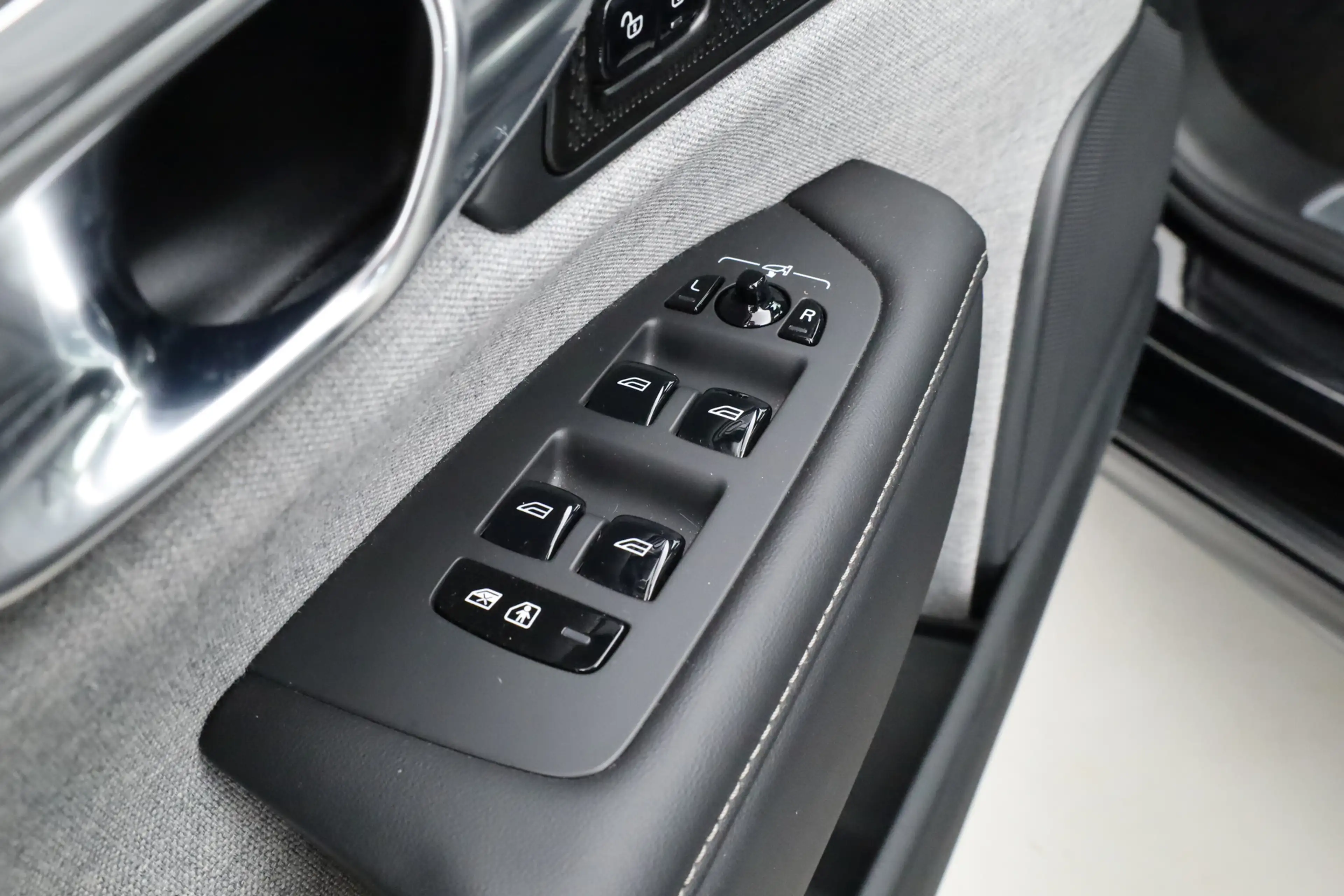 Volvo V90 2.0 T6 Plug-in hybrid AWD Ultimate Dark | Long Ran — photo 9