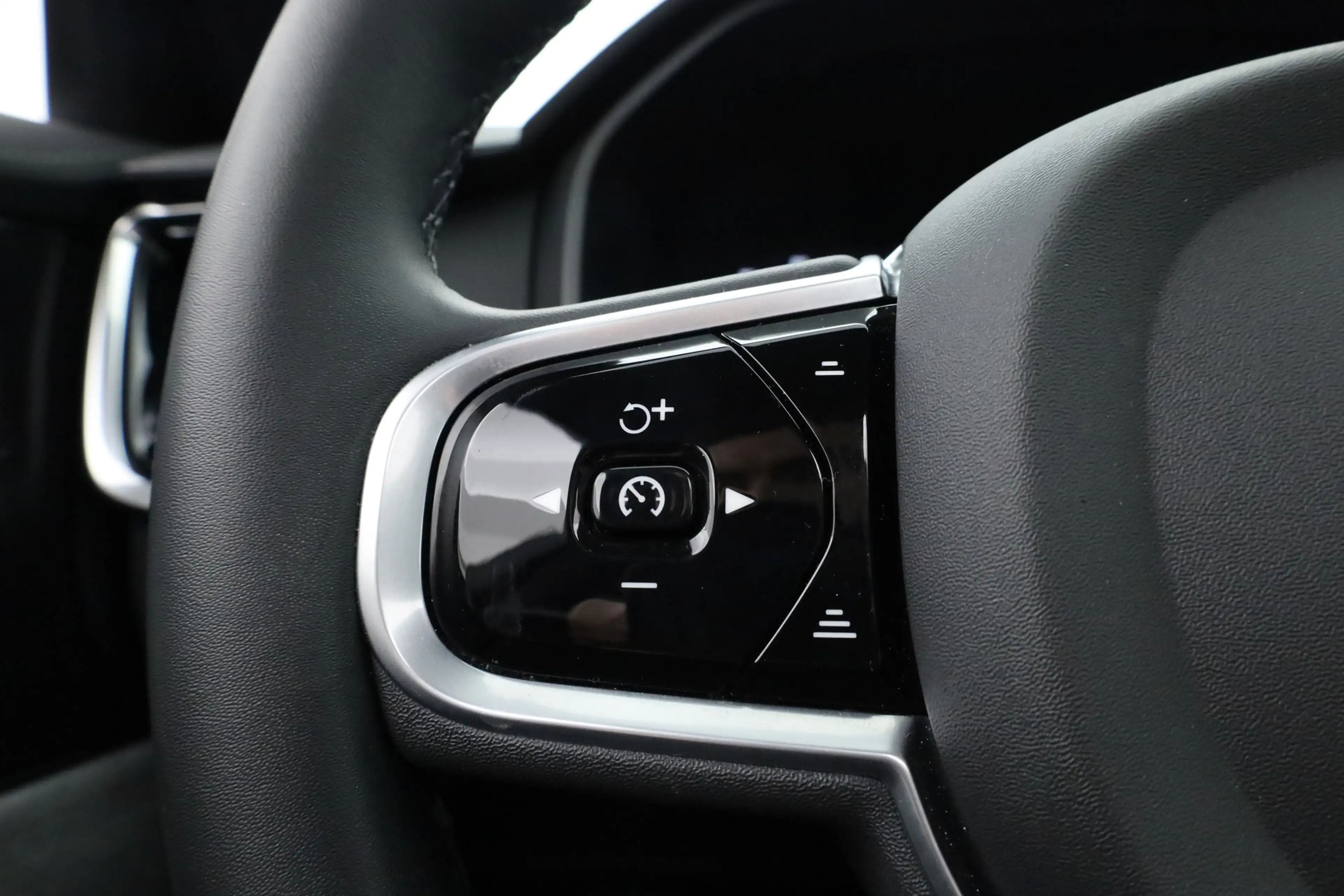 Volvo V90 2.0 T6 Plug-in hybrid AWD Ultimate Dark | Long Ran — photo 12