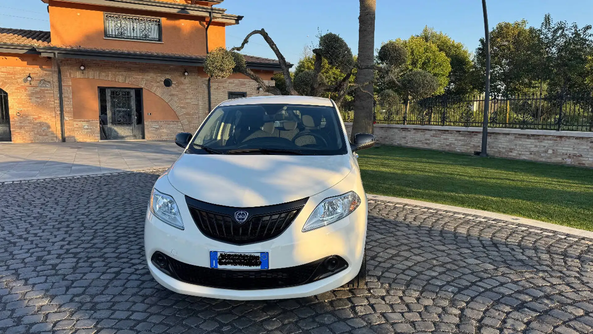 Lancia Ypsilon 1.0 firefly hybrid 8.000 KM OK NEOP. Bianco - 2