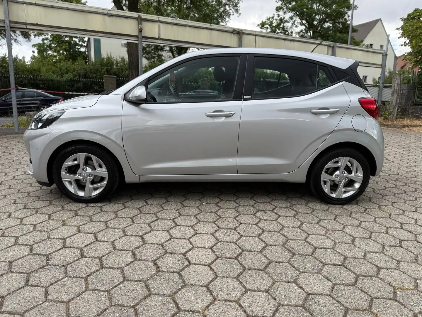 Hyundai i10 -AC3(1,2L-84PS)KLIMA.APPLE CARPLAY.GARANTIE Silber - 2