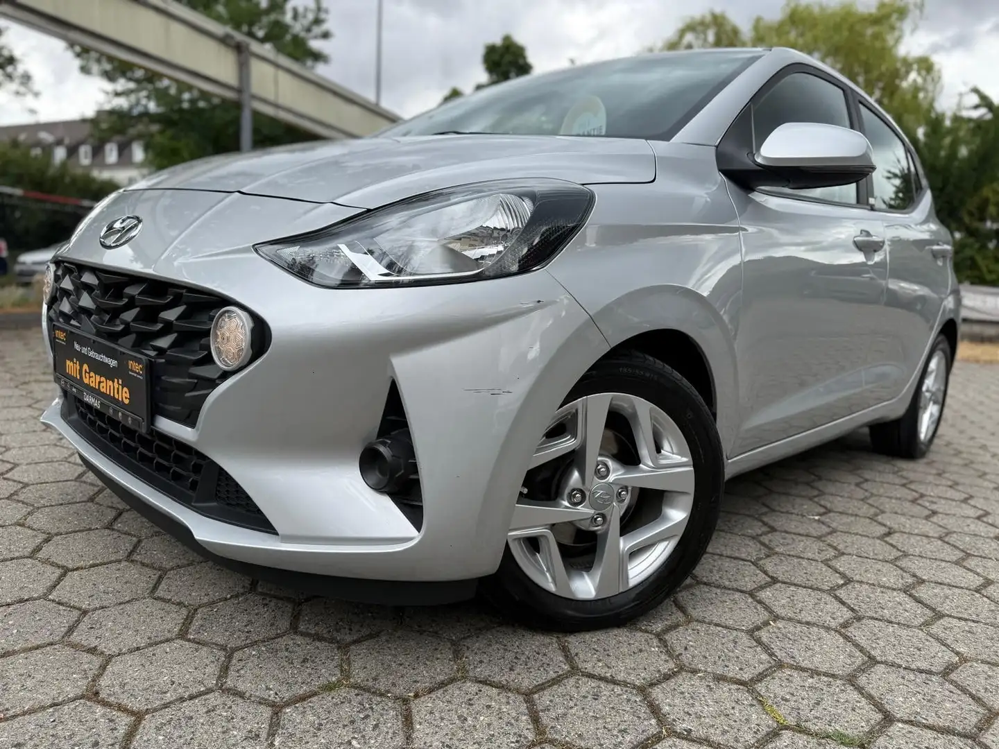 Hyundai i10 -AC3(1,2L-84PS)KLIMA.APPLE CARPLAY.GARANTIE Silber - 1