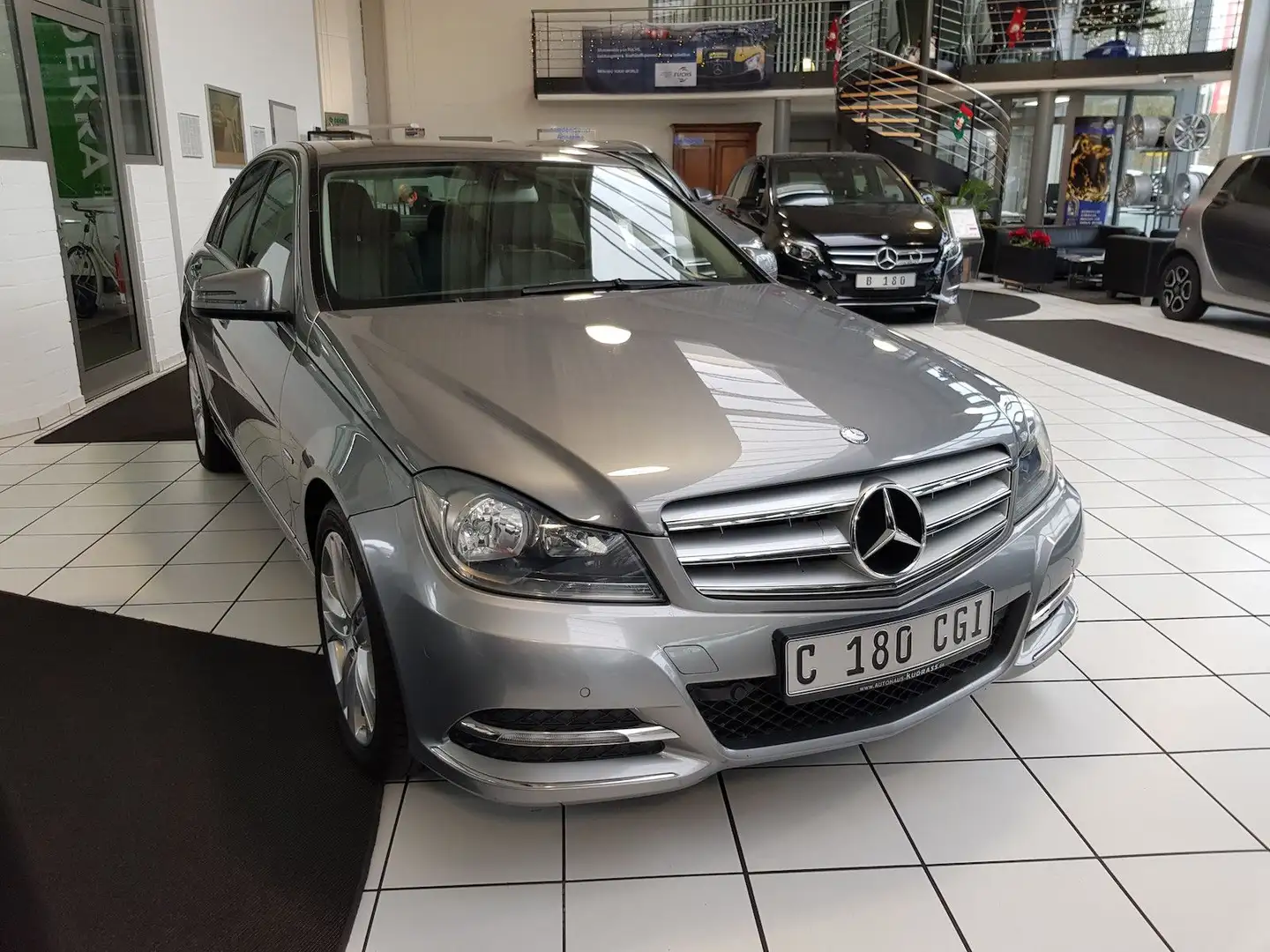 Mercedes-Benz C 180 AVANTGARDE AUTOMATIK PTS SHZ Grijs - 2
