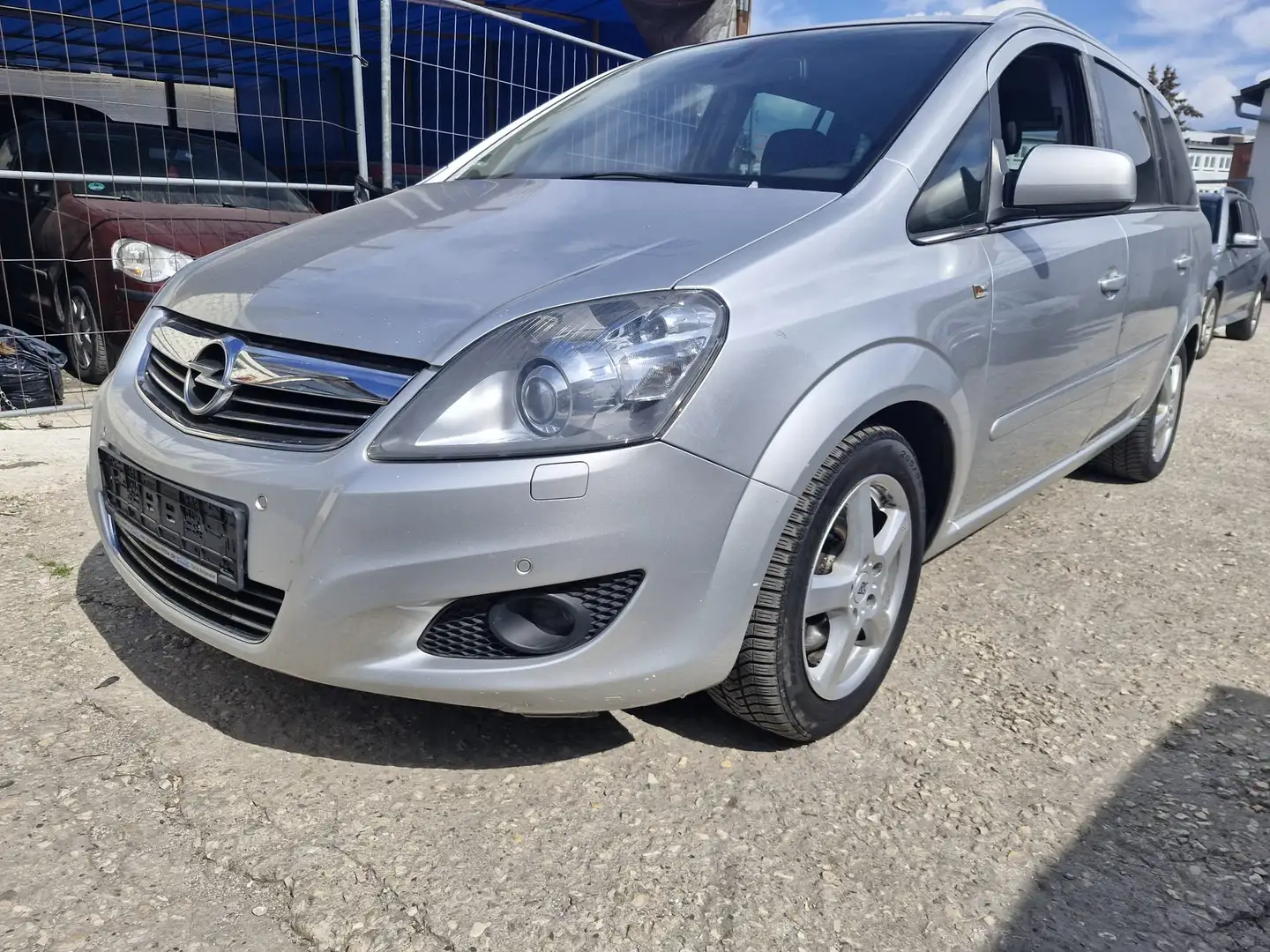 Opel Zafira Family Plus Grau - 1