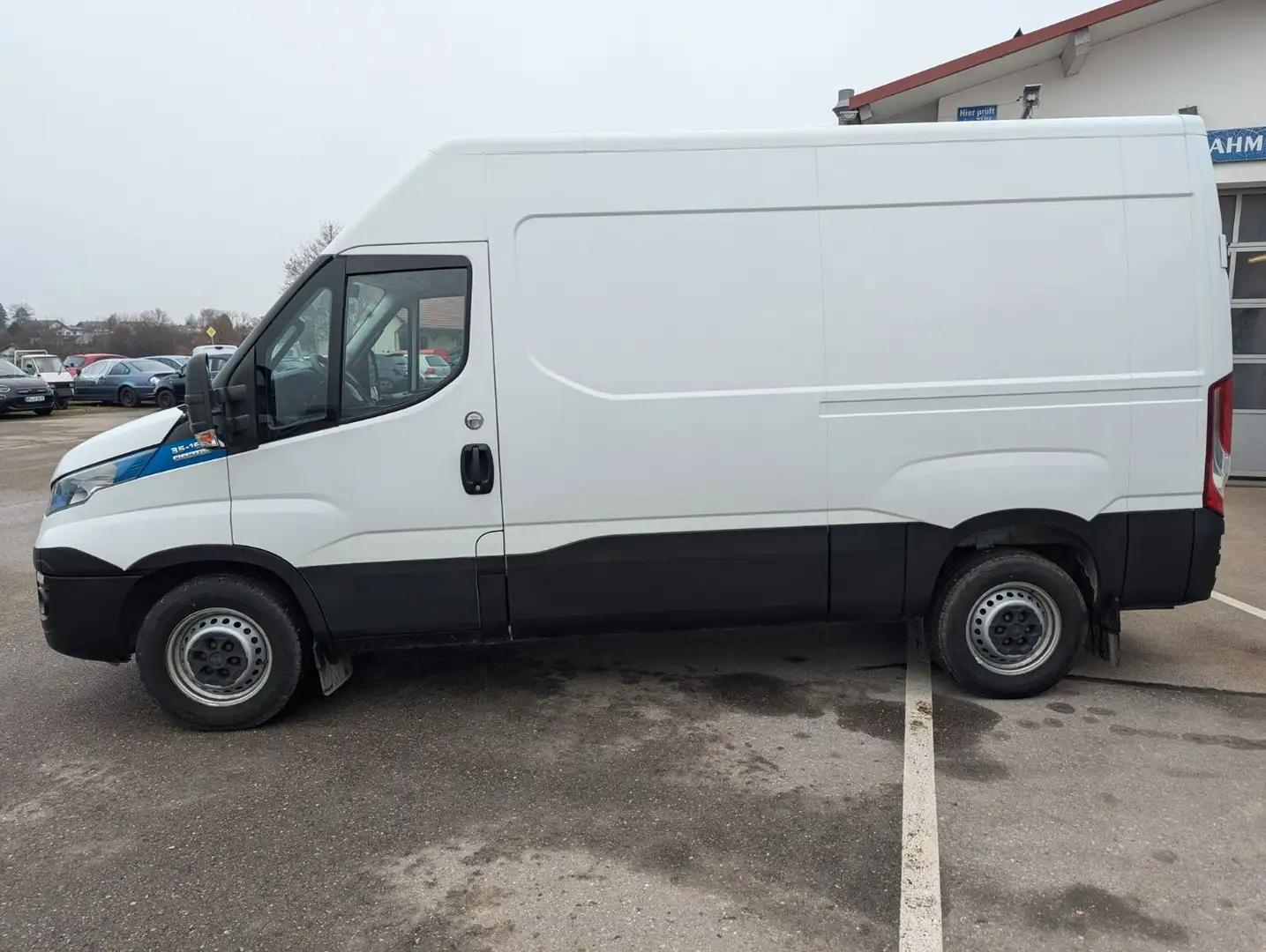 Iveco Daily Kasten 2.3 Hi-Matic 35  Radstand 3520 Wit - 2