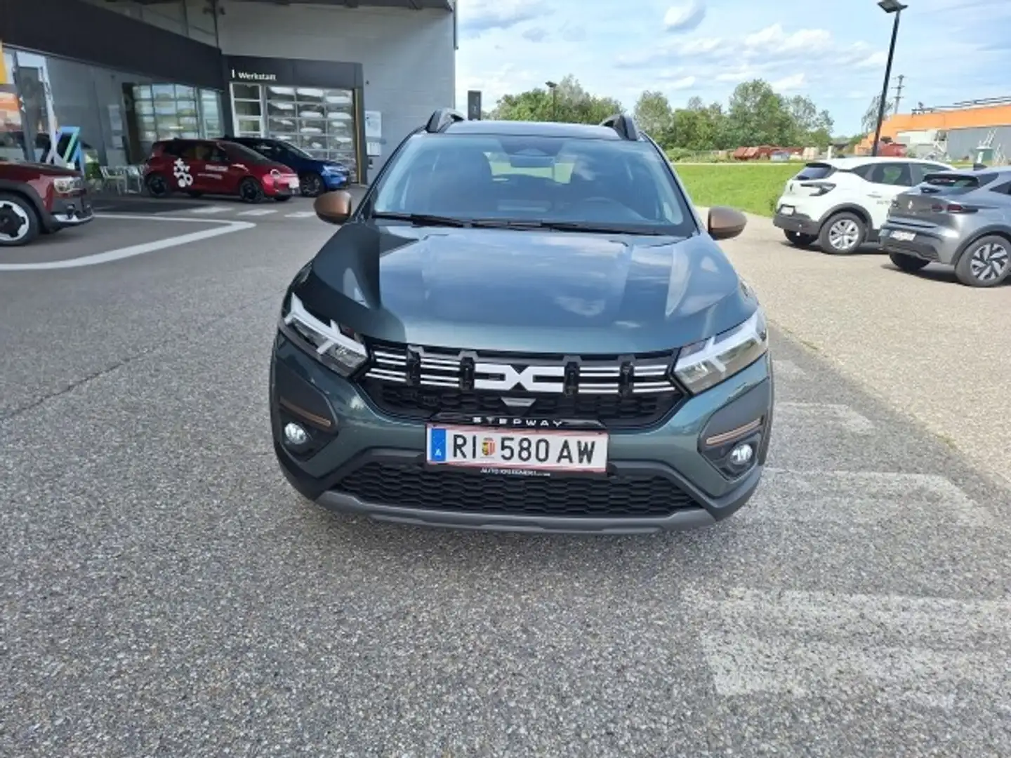 Dacia Sandero SANDERO Stepway Extreme+ TCe 90 Grün - 2
