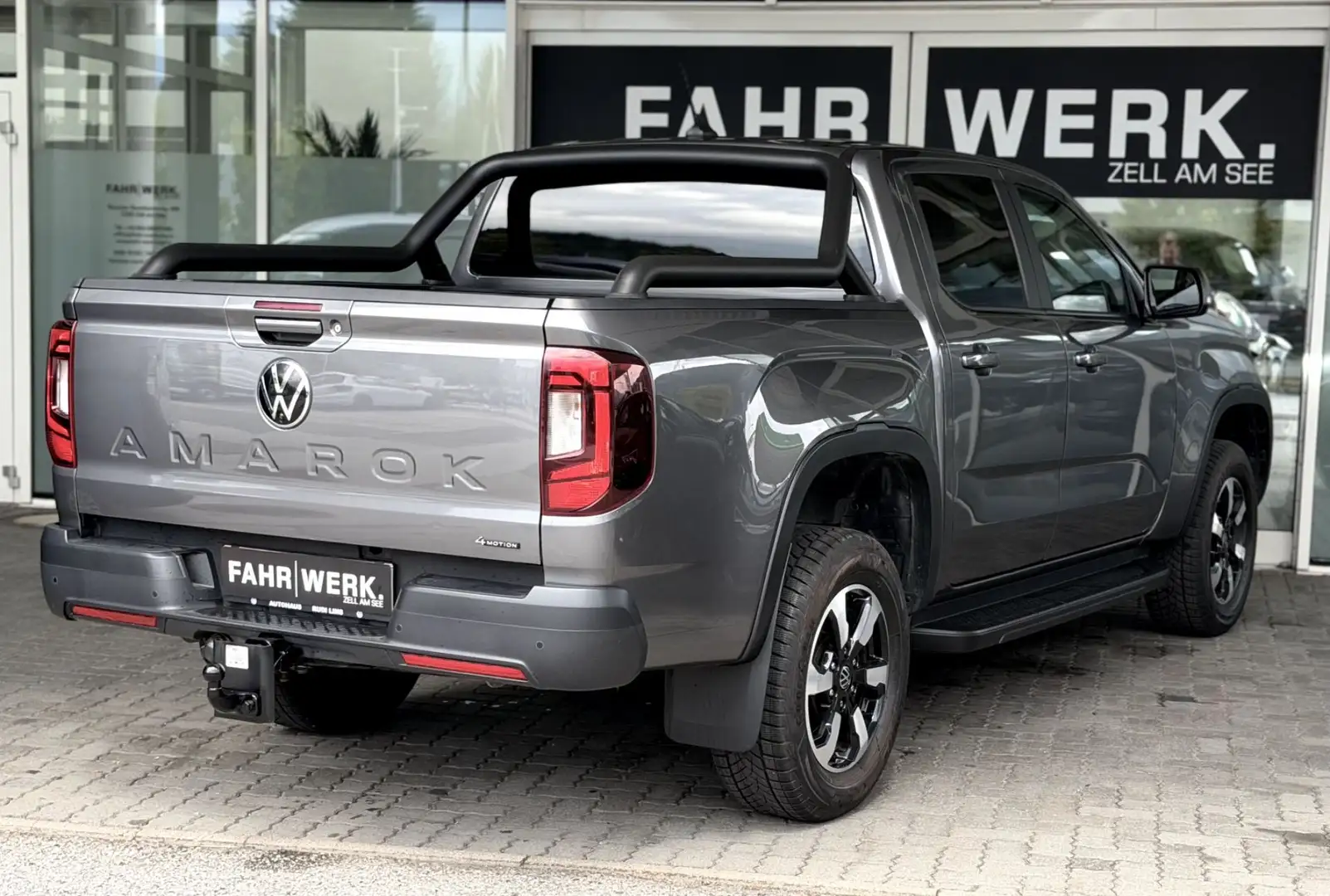 Volkswagen Amarok DoubleCab 2,0 TDI Life 4Motion Aut. Grau - 2