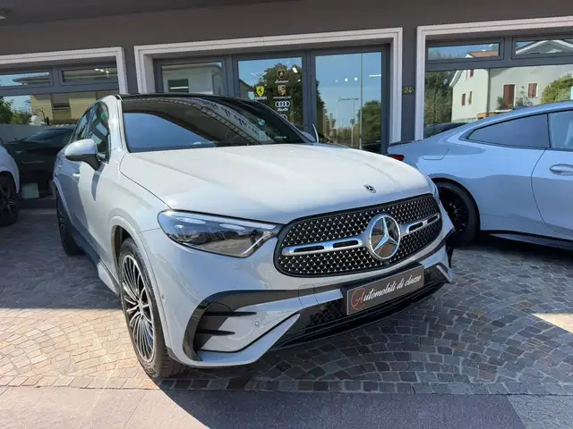 Mercedes-Benz GLC view 4
