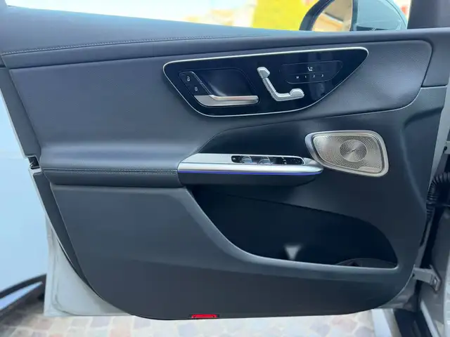 Mercedes-Benz GLC view 12