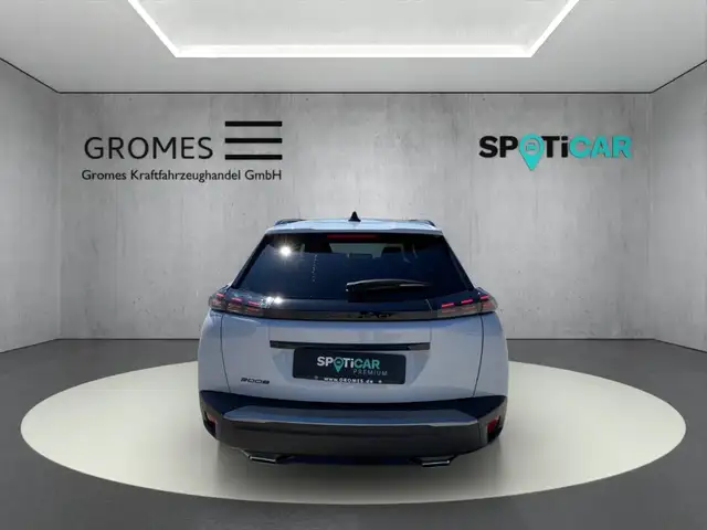 Peugeot 2008 view 4