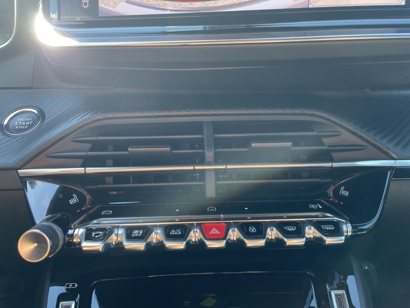 Peugeot 2008 Allure PureTech 130 EAT8 LED Apple CarPlay Android — photo 18