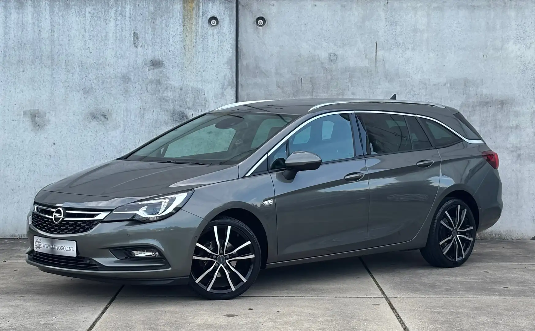 Opel Astra Sports Tourer 1.4 INNOVATION NAVI NAP TREKHAAK PDC Grijs - 2